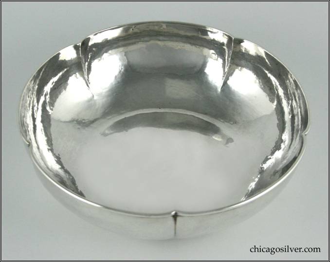 Kalo model 18 lobed bowl with no monogram