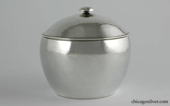 Kalo box, round, covered, with domed lid and small mushroom shaped finial.  