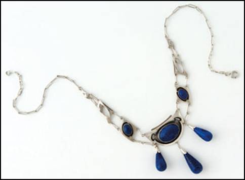 Kalo necklace with lapis stones