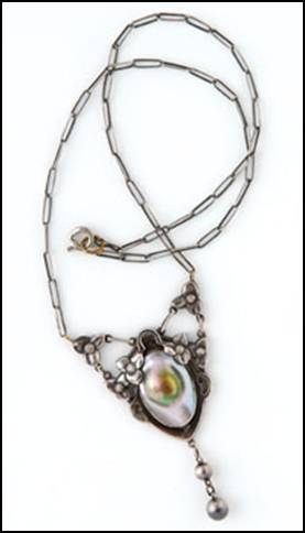 Kalo necklace / pendant, with pearl, on paper clip chain