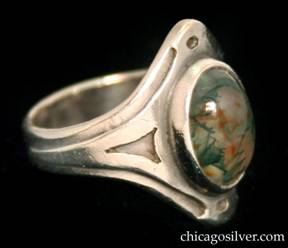 Unsigned ring, sterling, centering oval bezel-set white, green, and orange cabochon moss agate stone.  With v-shaped recesses on the sides tapering back to the shank, and small arrow-form recesses above and below the stone.  